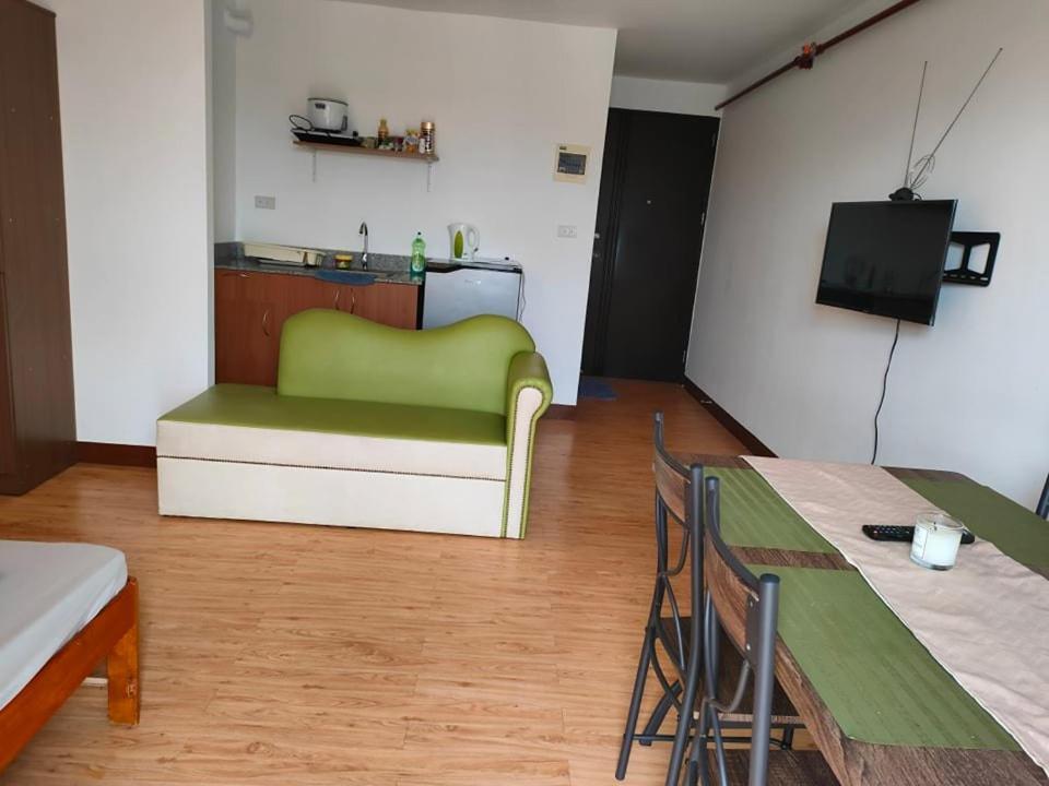 Huge Studio @ Arezzo Place Davao Condominium מראה חיצוני תמונה
